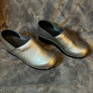 Sanita Metallic Silver Clogs